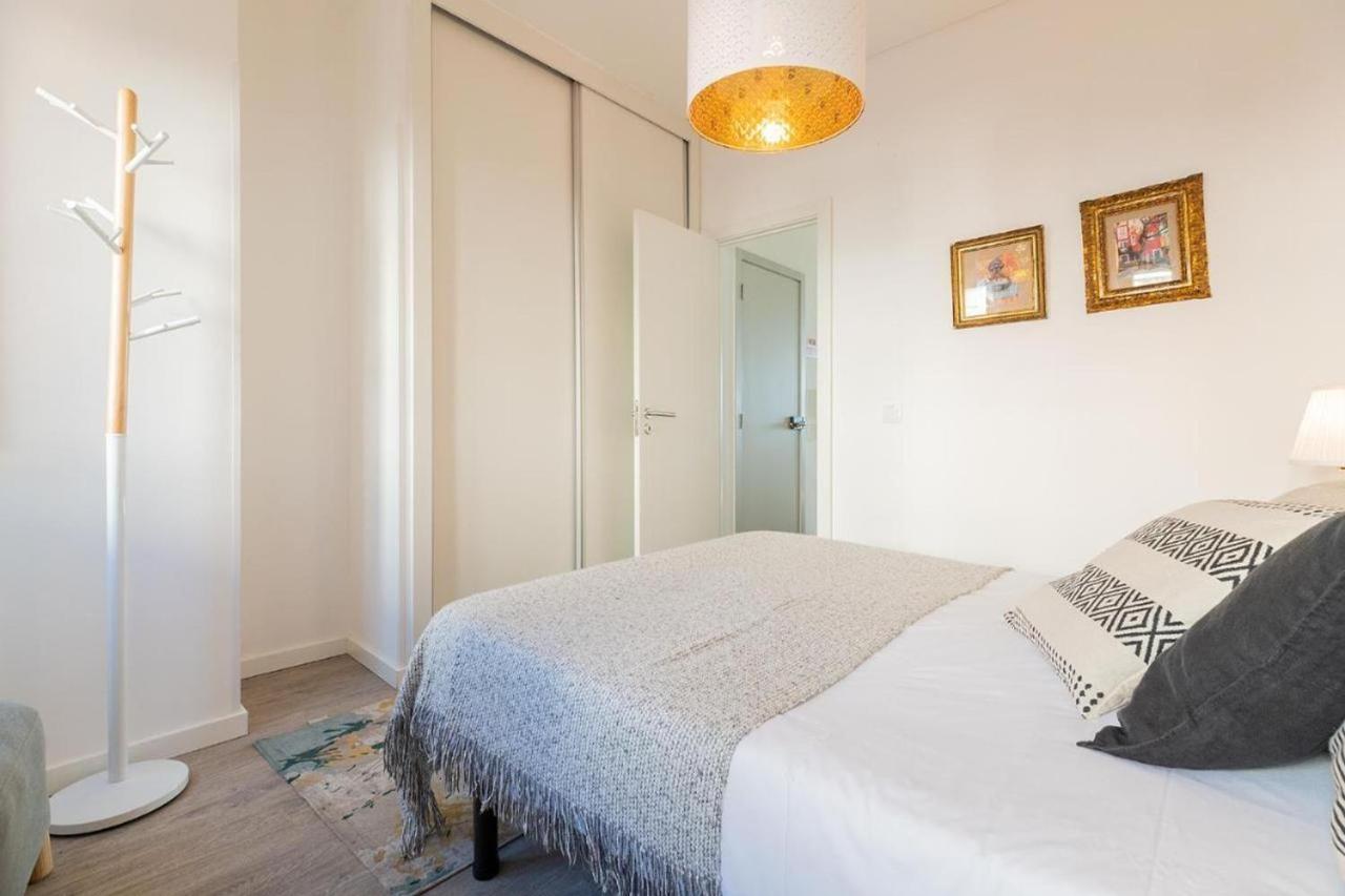 Designer Flats In Lapa By Lovelystay リスボン エクステリア 写真