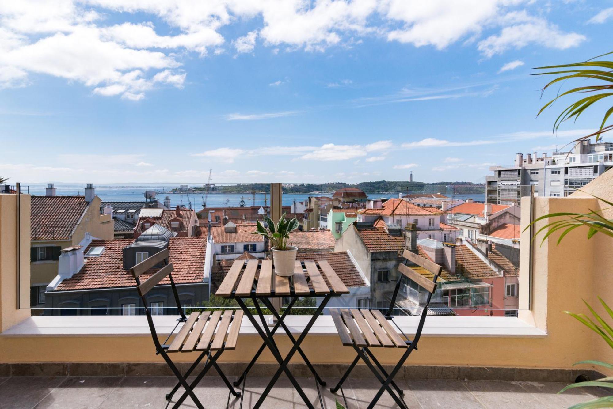 Designer Flats In Lapa By Lovelystay リスボン エクステリア 写真