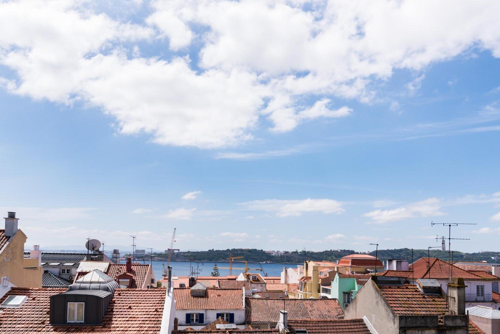 Designer Flats In Lapa By Lovelystay リスボン エクステリア 写真